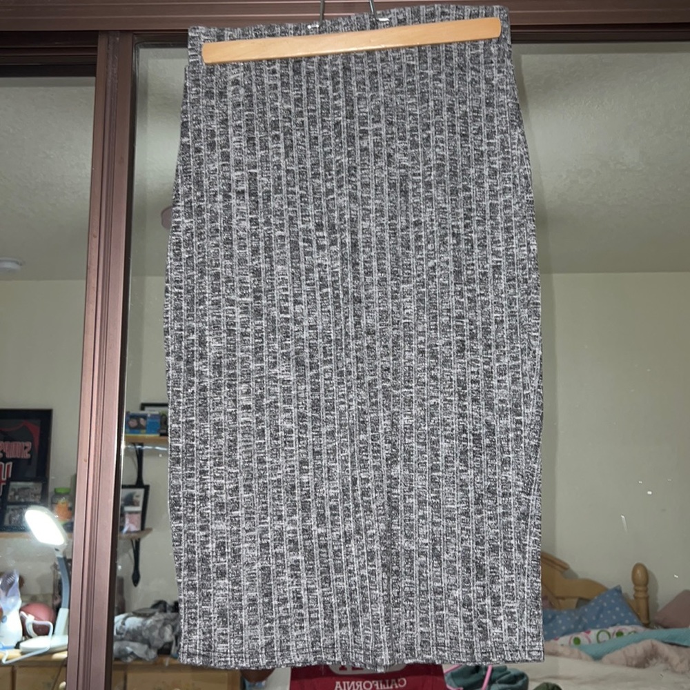 Grey pencil skirt